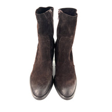 Load image into Gallery viewer, Boots Talon Zippé Intérieur en Daim Chocolat
