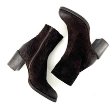 Load image into Gallery viewer, Boots Talon Zippé Intérieur en Daim Chocolat
