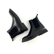 Charger l&#39;image dans la galerie, Chelsea Boots en Cuir Ultra Souple Noir et Semelle Crêpe
