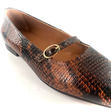 Load image into Gallery viewer, Ballerine ROXANE en Cuir Imprimé Python Camel
