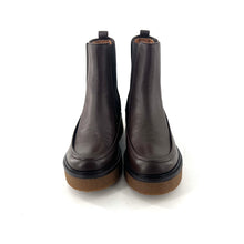 Load image into Gallery viewer, Chelsea Boots CASSIE en Cuir Grainé Marron
