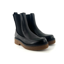 Load image into Gallery viewer, Chelsea Boots CASSIE Semelle Crêpe en Cuir Grainé Noir
