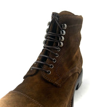 Load image into Gallery viewer, Chaussure Lacets Montante en Daim Corteccia
