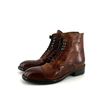 Load image into Gallery viewer, Chaussure Lacets Montante en Cuir Cognac Patiné
