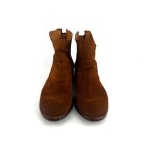 Load image into Gallery viewer, Boots Zippé Arrière en Daim Cognac
