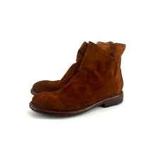 Load image into Gallery viewer, Boots Zippé Arrière en Daim Cognac
