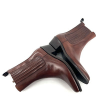 Load image into Gallery viewer, Boots Talon Biseauté Zippé Intérieur en Cuir Cognac
