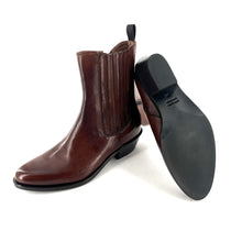 Load image into Gallery viewer, Boots Talon Biseauté Zippé Intérieur en Cuir Cognac
