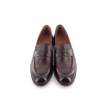 Load image into Gallery viewer, Mocassin en Cuir Bordeaux Foncé
