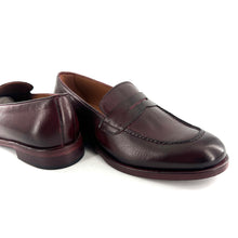 Load image into Gallery viewer, Mocassin en Cuir Bordeaux Foncé
