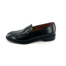 Load image into Gallery viewer, Mocassin en Cuir Noir
