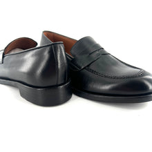 Load image into Gallery viewer, Mocassin en Cuir Noir
