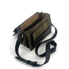 Charger l'image dans la galerie, Sac DAY FIVE M en Suede Kaki et Cuir Noir
