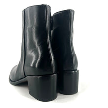 Charger l&#39;image dans la galerie, Boots Talon Trotteur Zippé Intérieur en Cuir Noir

