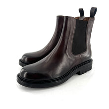 Load image into Gallery viewer, Chelsea Boots Fine Semelle Crantée en Cuir Marron Foncé
