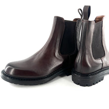 Load image into Gallery viewer, Chelsea Boots Fine Semelle Crantée en Cuir Marron Foncé
