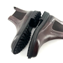 Load image into Gallery viewer, Chelsea Boots Fine Semelle Crantée en Cuir Marron Foncé
