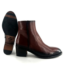 Charger l&#39;image dans la galerie, Boots Talon Trotteur Zippé Intérieur en Cuir Camel
