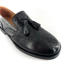 Load image into Gallery viewer, Mocassin à Pompons et Bout Fleuri en Cuir Noir
