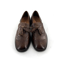 Load image into Gallery viewer, Mocassin à Pompons et Bout Fleuri en Cuir Marron

