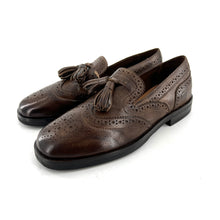 Load image into Gallery viewer, Mocassin à Pompons et Bout Fleuri en Cuir Marron
