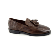 Load image into Gallery viewer, Mocassin à Pompons et Bout Fleuri en Cuir Marron
