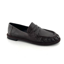 Load image into Gallery viewer, Mocassin en Cuir Marron Ultra Souple
