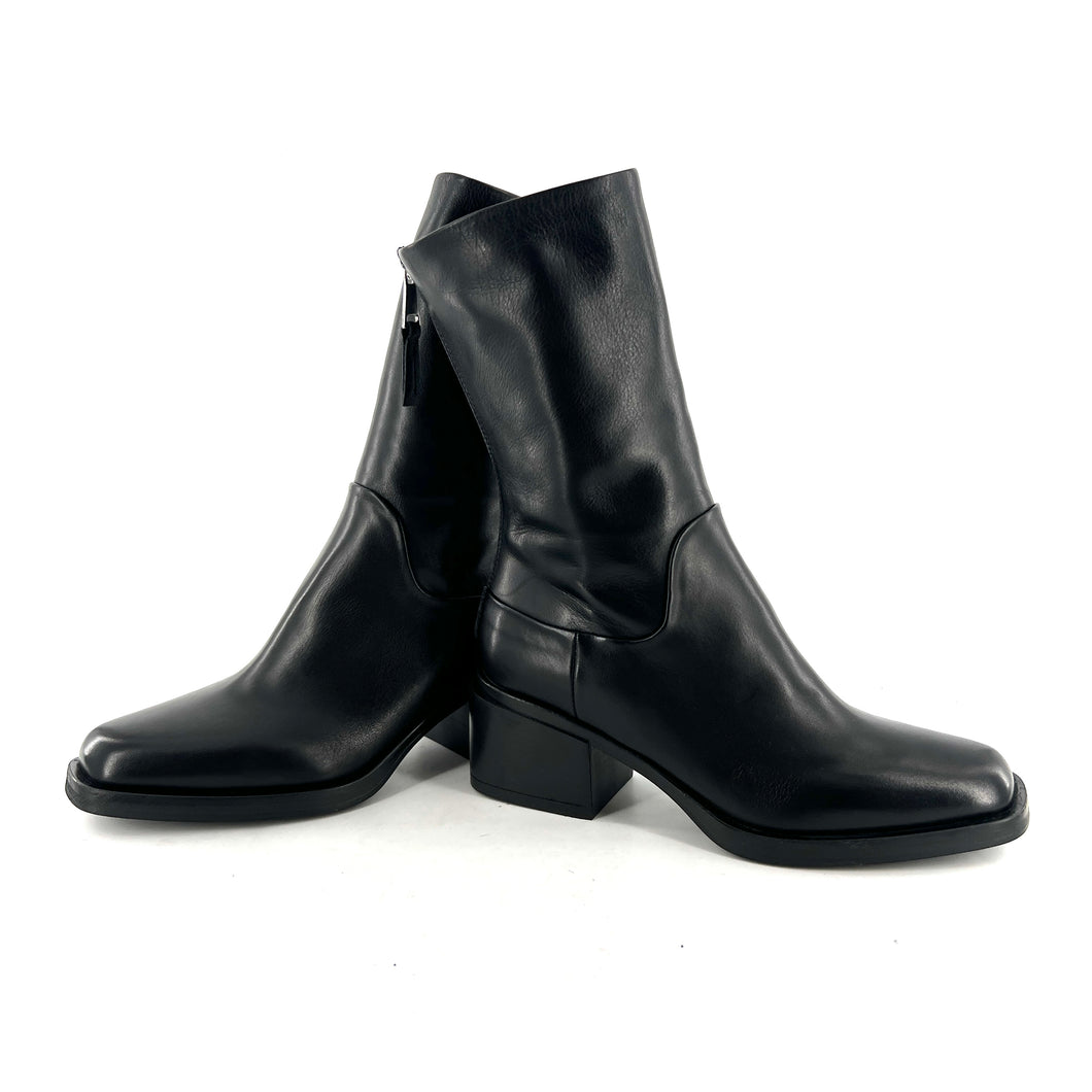 Boots Talon Trotteur Zippé Arrière Tige Haute et Ajustée en Cuir Noir