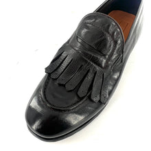 Load image into Gallery viewer, Mocassin Frangé en Cuir Ébano
