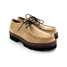 Load image into Gallery viewer, Derby Semelle Crantée Esprit Paraboot en Daim Beige
