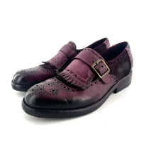 Charger l&#39;image dans la galerie, Chaussure à Boucle Bout Fleuri Patte Frangée Bi-Matière Bordeaux
