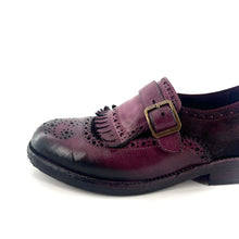 Charger l&#39;image dans la galerie, Chaussure à Boucle Bout Fleuri Patte Frangée Bi-Matière Bordeaux
