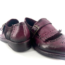 Charger l&#39;image dans la galerie, Chaussure à Boucle Bout Fleuri Patte Frangée Bi-Matière Bordeaux
