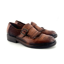 Load image into Gallery viewer, Chaussure à Boucle Bout Fleuri Patte Frangée Bi-Matière Camel

