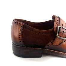 Load image into Gallery viewer, Chaussure à Boucle Bout Fleuri Patte Frangée Bi-Matière Camel
