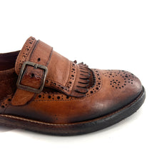 Load image into Gallery viewer, Chaussure à Boucle Bout Fleuri Patte Frangée Bi-Matière Camel
