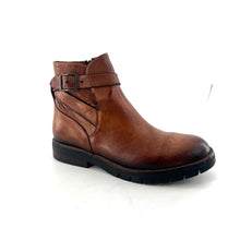 Load image into Gallery viewer, Boots Semelle Crantée Boucle Cheville en Cuir Camel
