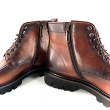 Load image into Gallery viewer, Chaussure Lacets Montante Zippée Intérieur Semelle Crantée en Cuir Camel

