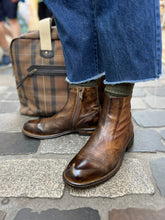 Load image into Gallery viewer, Boots Zippé Intérieur en Cuir Corteccia
