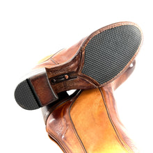 Load image into Gallery viewer, Boots Talon Trotteur Zippé Arrière en Cuir et Cuir Stretch Cognac
