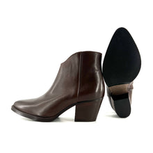 Charger l'image dans la galerie, Boots Tiag Talon Trotteur Zippé Intérieur en Cuir Marron
