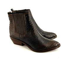Charger l'image dans la galerie, Boots Tiag Élastiqué en Cuir Imprimé Python Marron
