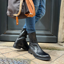 Charger l&#39;image dans la galerie, Boots Tige Haute Zippé Arrière en Cuir Noir
