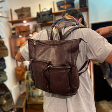 Charger l'image dans la galerie, Sac à Dos en Cuir Lavé Marron Foncé

