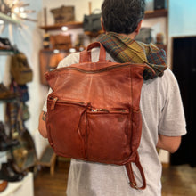 Charger l'image dans la galerie, Sac à Dos en Cuir Lavé Cognac
