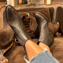 Charger l'image dans la galerie, Boots Tiag Élastiqué en Cuir Imprimé Python Marron
