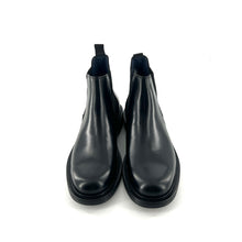 Load image into Gallery viewer, Chelsea boots en Cuir Noir
