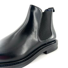 Load image into Gallery viewer, Chelsea boots en Cuir Noir
