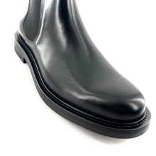 Load image into Gallery viewer, Chelsea boots en Cuir Noir
