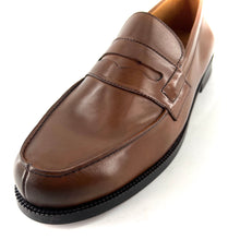 Load image into Gallery viewer, Élégant Mocassin en Cuir Camel
